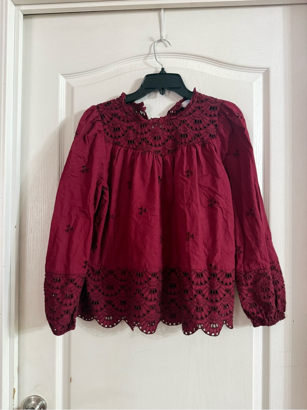 Time And Tru Women’s Burgundy Eyelet Boho Blouse Sz S. AG-223